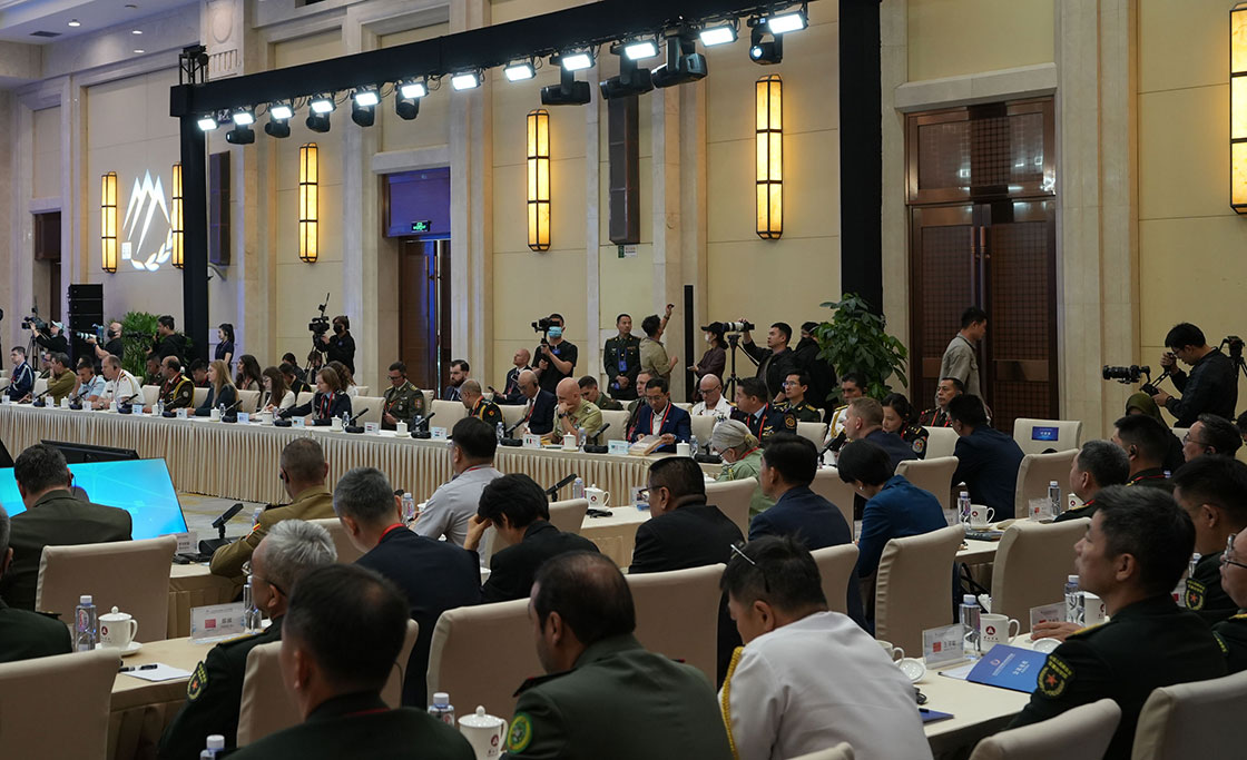 2026年5月8日，中外与会者出席北京香山论坛先导会开幕式。中国军网记者程思浩 摄